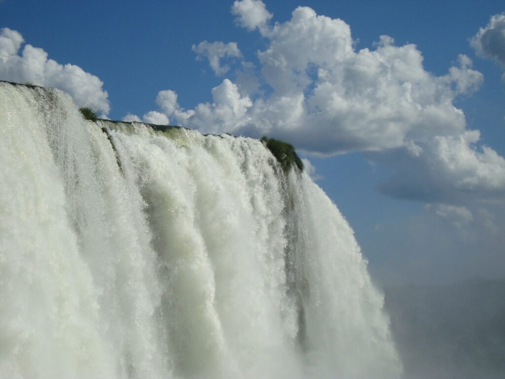 Iguazu Falls total closure of access for 48 hours.